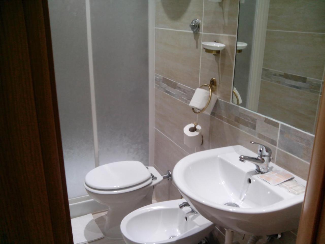 Guest House Hola Roma المظهر الخارجي الصورة